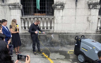 <p><strong>RESTORATIVE CLEANUP.</strong> Thorsten Mowes, Karcher cleaning expert, demonstrates a part of the restorative cleanup of the San Agustin Church on Thursday (Nov. 14, 2019). The church's cleanup, which will be conducted from November 15 to 21, is part of the Germany-based company’s cultural sponsoring program that aims to preserve historical landmarks around the world. <em>(PNA photo by Ferdinand Patinio)</em></p>