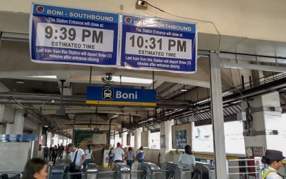 <p><strong>PASSENGER SUGGESTIONS</strong>. Signs indicating the closing time of both northbound and southbound sections of Boni Station, as well as the time of departure of the station's last trains (northbound/southbound) as suggested by passengers of the MRT-3, are installed on Friday. The MRT-3 management said the signs were put up following an order by Transportation Secretary Arthur Tugade after a surprise inspection on Oct. 31, 2019. <em>(Photo courtesy of DOTR-MRT-3)</em></p>