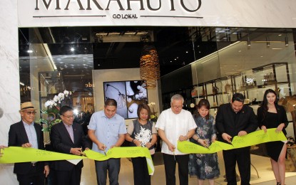 <p><strong>MARAHUYO STORE</strong>. Senate Committee on Tourism Chair Senator Nancy Binay, (4th from left) Duty Free Philippines Corp. chief operating officer Vicente Pelagio A. Angala, (2nd from left), Department of Trade and Industry (DTI) Secretary Ramon Lopez (4th from right),and others officials lead the ribbon-cutting ceremony during the opening of Marahuyo Boutique by Go Lokal! at the Duty Free Philippines Luxe Mall, Pacific Drive, Mall of Asia Complex, Pasay City on Friday (Nov. 15, 2019). Marahuyo by Go Local! is a sub-brand of DTI's Go Lokal platform first launched in 2016 to give better market access to Philippine Micro Small & Medium Enterprises (MSMEs) through brand marketing and market acceleration.<em> (PNA photo by Gil Calinga)</em></p>