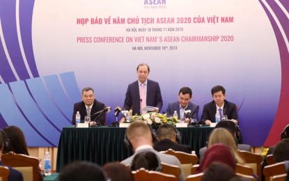 <p><strong>ASEAN CHAIRMANSHIP.</strong> Deputy Minister of Foreign Affairs Nguyễn Quốc Dũng speaks at the press conference on Monday (Nov. 18, 2019). He said Vietnam is ready to take over the Association of Southeast Asian Nations (Asean) chairmanship in 2020 <em>(VNA/VNS photo of Lâm Khánh)</em></p>