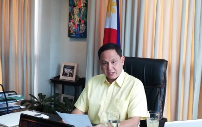 <p><strong>COASTAL ALLIANCE.</strong> Iloilo Governor Arthur Defensor Jr. on Monday (Nov. 18, 2019) mulls the formation of an alliance for coastal resource management to address illegal fishing in Northern Iloilo towns. Defensor said the efforts of the local chief executives, law enforcers, and civil society organizations will be coordinated to address the problems at sea. <em>(PNA photo by Gail Momblan)</em></p>