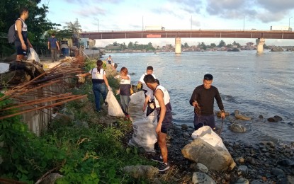<p><strong>ADOPT-A-RIVER PROJECT</strong>. Personnel of the PNP-Maritime Group 1 from its units in Pangasinan, La Union, Ilocos Sur and Ilocos Norte pick up trash along the bank of Pantal River during the launching of PNP-Maritime Region 1's "Adopt-A-River” project on Tuesday (Nov. 19, 2019). In partnership with EMB-DENR and the city government, the maritime group adopts the three-kilometer stretch of Pantal River for the conduct of periodic clean-up operations, together with partner agencies and other stakeholders. <em>(Photo by Liwayway Yparraguirre)</em></p>