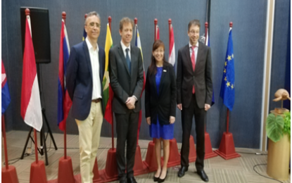 <p><strong>EU'S SUPPORT FOR ASEAN BIODIVERSITY.</strong> European Union (EU) Ambassador to the ASEAN Igor Driesmans (2nd from left) vows the EU’s continuing financial support for the ASEAN-member states in protecting and preserving the region’s biodiversity. Executive Director Dr. Theresa Mundita Lim (2nd from right), of the ASEAN Center for Biodiversity, welcomes the visiting envoy, along with his official delegation, at the ACB Conference Hall of the UPLB campus in Los Baños, Laguna on Nov. 19, 2019. <em>(PNA photo by Saul E. Pa-a)</em></p>
