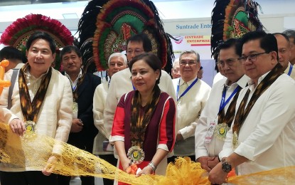 <p><strong>SHRIMP CONGRESS.</strong> Senator Cynthia Villar (center) leads the opening of the three-day 12th Philippine National Shrimp Congress at the SMX Convention Center in Bacolod City on Wednesday (Nov. 20, 2019). She is joined by Negros Occidental 2nd District Rep. Leo Rafael Cueva (right), Philippine Shrimp Industry, Inc. president Roberto Gatuslao (2nd from right), congress chairman Constantine Tanchan (left) and other Philshrimp officials. <em>(PNA photo by Nanette L. Guadalquiver)</em></p>