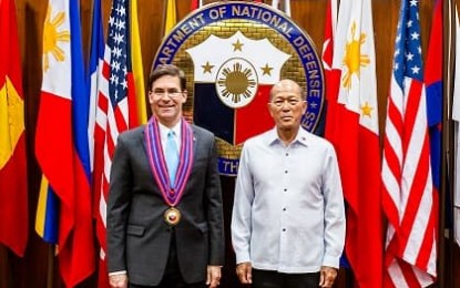 <p><strong>DEFENSE TREATY REVIEW.</strong> Department of National Defense Secretary Delfin Lorenzana (right) and his US counterpart, Mark Esper (left) pose for a photo opportunity in Camp Aguinaldo, Quezon City on Tuesday (Nov. 19, 2019). During their meeting, the two defense chiefs said they are amenable to the need to review the 1951 Mutual Defense Treaty (MDT) between Manila and Washington. <em>(Photo courtesy of US Embassy in Manila)</em></p>