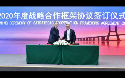 <p><strong>SUPPLY DEAL</strong>. Baosteel Resources Chairman Zhang Dianbo (left) and FNI Chairman Joseph Sy during the signing ceremony held in Shanghai, China on November 8, 2019.  Baosteel Resources International Co. Ltd. awarded Global Ferronickel Holdings, Inc. (FNI), through its operating arm Platinum Group Metals Corporation (PGMC), a contract to supply one million wet metric tons (WMT) of nickel ore, the delivery of which is expected in April 2020. <em>(Photo courtesy of FNI)</em></p>