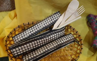 <p><strong>WINNING PRODUCT.</strong> The set of bamboo utensils in a buri pouch won as the best eco-luxury homestyle during the Panublion Trade Fair in Sm City, Iloilo. The utensils were made by the Sibalom Bamboo Craft Makers Association. <em>(PNA photo by Annabel Consuelo J. Petinglay)</em></p>