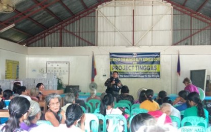 <p><strong>SERVICES TO THE PEOPLE.</strong> Lt. Col. Jay Malong, 1st Iloilo Police Mobile Force Company Commander, tells the residents of Igtuble and Molina villages in Tubungan town, Iloilo that the government and law enforcers are ready to help and protect them. The local government of Tubungan on Wednesday (Nov. 20, 2019) brought services nearer to the villages through its Project TINGGAS (Thorough Implementation of Novel and Good Government Applied Services) to prevent them from joining in the armed struggle. <em>(PNA photo by Gail Momblan)</em></p>