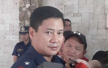 <p><strong>ARREST ORDER VS. VAPERS.</strong> Police Regional Office 7 (Central Visayas) Director, Brig. Gen. Valeriano de Leon, orders all unit commanders to conduct police visibility and arrest vapers who will be puffing in public places, during a press conference at Camp Sergio Osmeña Sr. on Wednesday (Nov. 20, 2019). De Leon's order came after President Rodrigo Duterte on Tuesday (Nov. 19, 2019) ordered a ban on the use and importation of e-cigarette, following the first confirmed case of vape-related lung injury in Central Visayas. <em>(PNA file photo)</em></p>