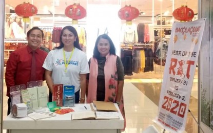 <p><strong>CHINESE NEW YEAR.</strong> Staff of the Province of Negros Occidental booth introduce the Bacolaodiat Festival 2020 at the North Phil Travel Fair held at SM Clark Pampanga from November 15 to 17. Now in its 15th year, the festival is Bacolod City’s version of the Chinese New Year celebration led by the local Filipino-Chinese community.<em> (Photo courtesy of Bacolod Fest Facebook page)</em></p>