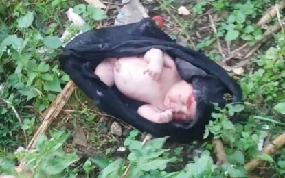 <p><strong>ABANDONED.</strong> The abandoned infant discovered by residents on Wednesday (Nov. 20) in Barangay 3, Malaybalay City, Bukidnon. The local police say it is investigating to find out the identity of the mother. (<em>Photo courtesy of the Malaybalay City Police Station)</em></p>