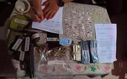 <p><strong>SEIZED.</strong> The recovered shabu items and firearms from arrested drug suspect Mark Macasarte, a former Army personnel, following a raid at his house by lawmen in Midsayap, North Cotabato on Thursday (Nov. 21, 2019). The raid resulted in the confiscation of PHP100,000 worth of shabu and other pieces of evidence. <em>(Photo courtesy of Midsayap MPS)</em></p>