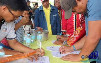 <p><strong>DISPUTE SETTLEMENT.</strong> The long-standing feud between clans of the Banwaon and Manobo tribes is finally resolved during a settlement in Barangay San Pedro, San Luis, Agusan del Sur on Tuesday (Nov. 19, 2019). It was facilitated by the local government unit, tribal leaders, and the military. <em>(Photo courtesy of the Army's 26th Infantry Battalion)</em></p>
