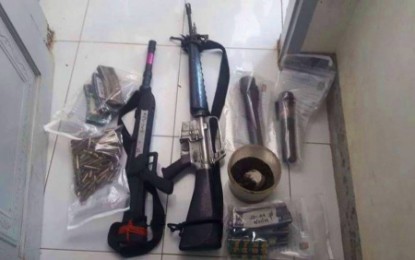 <p><strong>SEIZED</strong>. The high-powered guns and ammunition seized from two wanted men in Alamada, North Cotabato are now in police custody serving as pieces of evidence against the suspects on Saturday (Nov. 23, 2109). Two other suspects were caught on the same day in Army-assisted operations for various offenses in Palimbang, Sultan Kudarat and Buluan, Maguindanao. <em>(Photo courtesy of 6ID)</em></p>