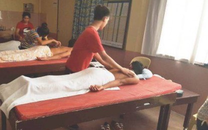 <p><strong>SKILLS TRAINING</strong>. The Saint Anthony's College, a Technical Vocational Institute, trains students on wellness massage. The same training will be available under the Barangay Kabuhayan Skills Training Program (BKSTP) that will benefit 10 fourth- to fifth-class municipalities in Antique. <em>(Photo courtesy of TESDA-Antique)</em></p>