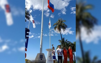 <p><strong>SEA GAMES SUBIC CLUSTER</strong>. Subic Bay Metropolitan Authority (SBMA) chairman and administrator Wilma Eisma leads the lighting of the cauldron to officially open the 30th SEA Games in Subic Freeport on Monday (Nov. 25, 2019). Also in photo are (from left) Phisgoc director for ceremonies Mike Aguilar, triathlete Claire Adorna and triathlon SEA Games gold medalist Nicko Huelgas. Subic is hosting 17 of the 56 sports. <em>(PNA photo by Ruben A. Veloria)</em></p>