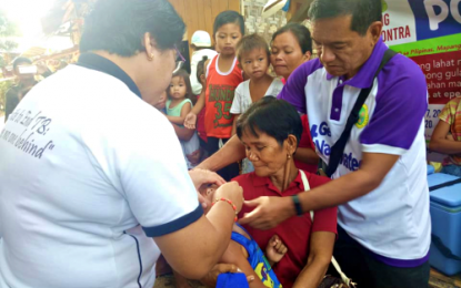 <p><strong>NO CHILD LEFT BEHIND.</strong> Health workers in Cotabato City and Kidapawan City start Monday (Nov. 25, 2019) the two-week "Sabayang Patak Kontra Polio" program, aiming to cover all children 59-months and below to get anti-polio vaccines. Both cities are targeting some 46,000 children for the first phase of immunization that will end on December 7, 2019. <em>(Photo courtesy of Kidapawan CIO)</em></p>