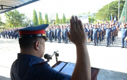 <p><strong>PROMOTION</strong>. Brig. General Rhodel Sermonia, regional director of the Police Regional Office 3 (PRO3), administers the oath-taking of the 2,060 newly promoted police commissioned officers and police non-commissioned officers from various units in Central Luzon in a ceremony at Camp Olivas, City of San Fernando, Pampanga on Monday (Nov. 25, 2019). He urged them to continue the good work and serve as good examples to others. <em>(Photo courtesy of the PRO 3)</em></p>