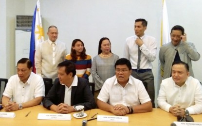 <p><strong>AID FOR SCHOOL KIDS</strong>. Cebu City Mayor Edgardo Labella (third from left, sitting) announces to the media the city government's program giving free school uniforms and shoes, school supplies, and food to public elementary school pupils in a press briefing at the Cebu City Hall on Tuesday afternoon (Nov. 26, 2019). Labella signed the ordinance allocating PHP500 million for the program that will benefit around 190,000 pupils in Cebu City. <em>(PNA photo by Fe Marie Dumaboc)</em></p>