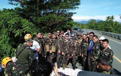 <p><strong>MANDATORY ROTC</strong>. Members of 1st Aurora Ready Reserve Infantry Battalion, together with 307 (AU) Community Defense Center personnel are shown during their practical exercises on Mountain Search and Rescue Training (MOSART) Class 01-2017 at Aguang Bridge, Barangay Reserva, Baler, Aurora. Officials and residents of the province welcome the move to revive the mandatory Reserve Officers’ Training Corps (ROTC) program for senior high school students, saying it will instill patriotism and discipline among young Filipinos.<em> (File photo by Jason de Asis)</em></p>