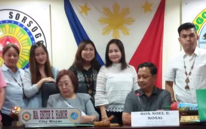 <p><strong>SISTERHOOD</strong>. Mayor Ester Hamor of Sorsogon City (left, seated) and Mayor Noel E. Rosal (right, seated) of Legazpi City sign a sisterhood agreement to foster a partnership that will mutually benefit the two localities. The agreement was signed on Wednesday (Nov. 27, 2019) at the Sangguniang Panlungsod session hall of Sorsogon. <em>(Photo by Emmanuel Solis)</em></p>
