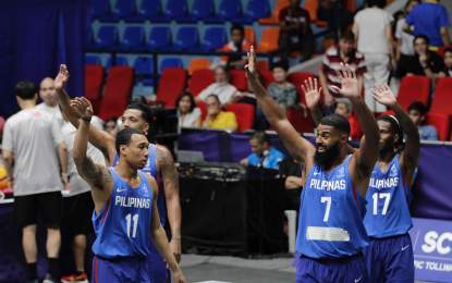 <p><strong>UNBEATEN.</strong> Gilas Pilipinas Men wave to the crowd after their win against Myanmar. They would go on to finish Day 1 of the Southeast Asian Games 3x3 event 4-0. (<em>SEA Games pool photo)</em></p>