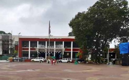 <p><strong>CAPITOL WORK CONTINUES.</strong> The Antique provincial capitol and other government offices in the province continue to deliver services despite the presence of Typhoon Kammuri. Classes in all levels in the province were suspended on Tuesday (Dec. 3, 2019). <em>(PNA photo by Annabel Consuelo J. Petinglay)</em></p>