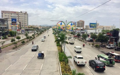 <p><strong>DISCIPLINE ZONE.</strong> The stretch of the Diversion Road will be designated as Traffic Discipline Zone starting next year. Within the 14-kilometer stretch, the city government will enforce all local and national laws related to traffic, Iloilo City Mayor Jerry P. Treñas said on Monday (Dec. 2, 2019). <em>(PNA photo by Perla G. Lena)</em></p>