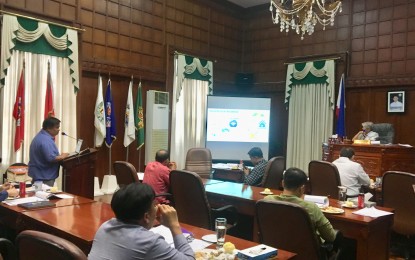 <p><strong>DIGITAL SUPER HIGHWAY.</strong> Provincial lawmakers in Ilocos Norte led by Vice Governor Cecilia Marcos-Araneta listen as a new entrant in telecom services presents its proposed project to improve Internet connectivity. Roy Dantos, vice president for operations of PHSat Teleport based in Subic, Zambales, said during a meeting with members of the Sanggunian Panlalawigan that they are offering fast and reliable Internet connectivity to Ilocanos and operates on a 1-Gbps capacity. <em> (PNA photo by Leilanie G. Adriano)</em></p>