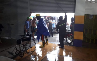 <p><strong>EVACUATION.</strong> Policemen in Mapanas, Northern Samar assist residents during evacuation. At least 36,368 persons were displaced when Typhoon Tisoy crossed the Eastern Visayas region on Monday (Dec. 2, 2019), the Regional Disaster and Risk Reduction Management Council reported. <em>(Photo courtesy of Mapanas police station)</em></p>