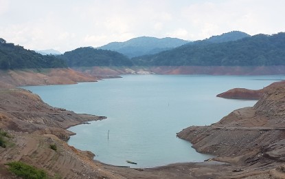 <p><strong>ANGAT DAM'S WATER ELEVATION.</strong> Angat Dam’s water level as of 8 a.m. on Thursday (Dec. 5, 2019) is at 194.58 meters, which is 17.42 meters below its ideal end-of-the-year water level of 212 meters. Sevillo David Jr., executive director of the National Water Resources Board, said the present water level is still not enough to allocate irrigation supply for farmlands in Bulacan and Pampanga. <em>(File photo by Manny Balbin)</em></p>