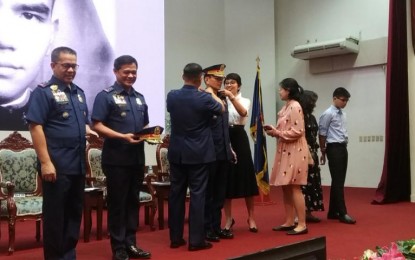<p><strong>3-STAR POLICE GENERAL.</strong> PNP Directorial Staff chief Guillermo Eleazar formally receives his promotion as Lieutenant General during the donning ceremony at Camp Crame on Thursday (Dec. 5, 2019). Eleazar, former NCRPO chief, is known for punishing erring cops and rewarding those who made the police organization proud. <em>(PNA photo by Lloyd Caliwan)</em></p>