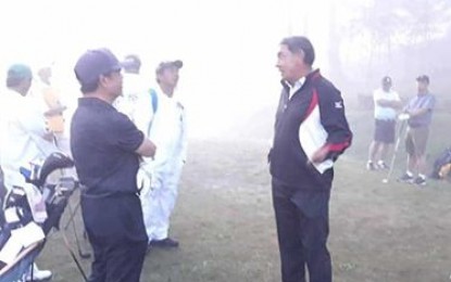 <p><strong>EARLY BIRDS</strong>. Fog waft players at the Baguio Country Club course during the early hours of play. Some 704 players are registered to play for the first week of competition in the 70-year-old tournament. <em>(Photo courtesy of Fil-Am Invitational Golf)</em></p>