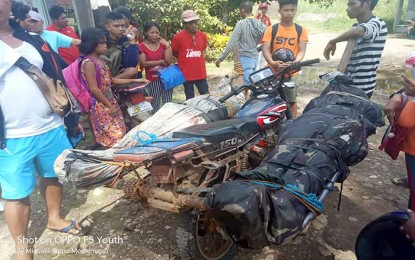 <p><strong>MURDERED.</strong> Residents of Barangay Calatngan in San Miguel, Surigao del Sur, look at the body bags that contain the remains of government militiamen Aldren Azarcon and Dennis Ortega who were killed by communist rebels on Thursday (December 5). The Manobo tribe in the area expressed condemnation over the killing. <em>(Photo courtesy of 36IB)</em></p>