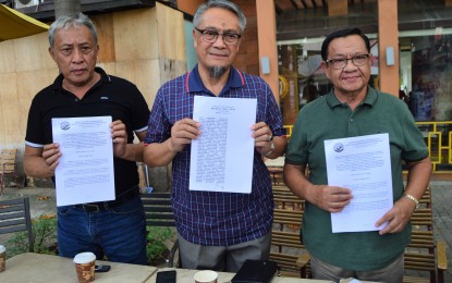 <p style="text-align: left;"><strong>PLEA TO RETURN HOME.</strong> Meranaw leaders show to reporters the petition for mandamus they filed before a local court in Marawi City, during a press conference held Thursday (Dec. 6, 2019). From left are Bashir Amintao, Alim Ameroddin Sarangani, and lawyer Salic Dumarpa. <em>(PNA photo by Jigger J. Jerusalem)</em></p>