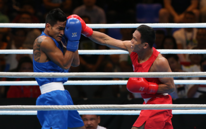 <p><strong>ASSURED OF BRONZE</strong>. Filipino Charly Suarez (right) connects a solid right as he defeated Min Arka Paing of Myanmar in the boxing competitions of the 30th Southeast Asian Games at the PICC Form on Thursday night (Dec. 5, 2019). The victory assured Suarez of a bronze medal. <em>(Phisgoc photo)</em></p>