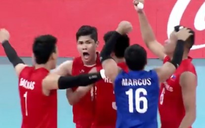 <p><strong>FOUR-DECADE DROUGHT END</strong>S. Members of the Philippines’ men volleyball team celebrate after ousting defending champion Thailand in their men’s semifinals match of the 30th Southeast Asian Games at the PhilSports Arena in Pasig City. The Filipinos pulled out a thrilling come-from-behind 17-25, 25-20, 23-25, 27-25, 17-15 victory to return to the finals after 42 years. They will face Indonesia for the gold. <em>(Screenshot)</em></p>