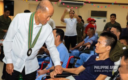 <p><strong>VISIT TO WOUNDED HEROES.</strong> Defense Secretary Delfin Lorenzana shares a light moment with a wounded soldier at the Army General Hospital in Fort Bonifacio, Taguig City on Tuesday (Dec. 10, 2019). Lorenzana led the gift-giving activity for 36 soldiers wounded in action in recognition of their valuable service to the country. <em>(Photo courtesy of Army Chief Public Affairs Office)</em></p>