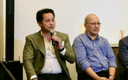 <p><strong>STALLED VEHICLES. </strong>Cebu Provincial Board Member Glenn Anthony Soco (left) on Wednesday (Dec. 11, 2019) said he has filed a proposed measure that seeks to penalize irresponsible drivers whose broken down vehicles would cause traffic gridlock in Cebu highways. The proposed ordinance requires drivers to immediately remove vehicles from the highway after a breakdown caused by engine trouble, mechanical failures or electrical issues so as not to cause traffic. (<em>PNA photo by John Rey Saavedra</em>) </p>