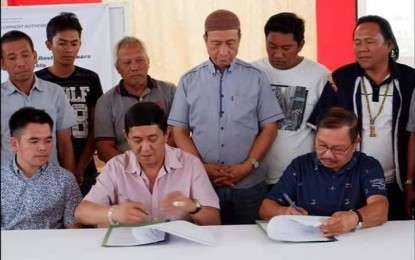 <p><strong>AID TO FISHERFOLK.</strong> A memorandum of agreement is signed between the Mindanao Development Authority and the provincial government of Davao Oriental for the transfer of PHP500,000 for the Kalagan fishermen in Mati City on Tuesday (Dec. 10, 2019). The amount will be utilized to build 10 fishing boats. <em>(Photo courtesy of MinDA)</em></p>