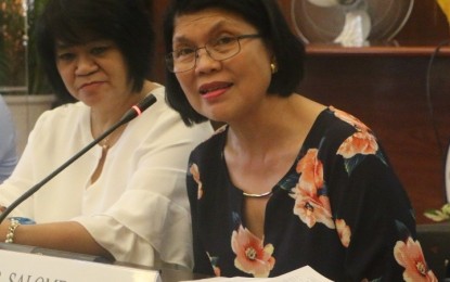 <p><strong>13TH MONTH PAY.</strong> Department of Labor and Employment (DOLE) - Central Visayas Regional Director Salome Siaton (right) reminds employers to give their workers the 13th Month Pay, which is mandatory, as provided for under Presidential Decree 851. She said it should be given on or before December 24. <em>(PNA file photo)</em></p>