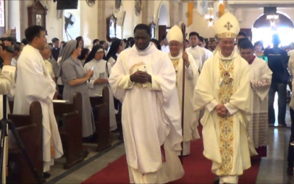 <p><strong>PH's 16TH MINOR BASILICA.</strong> Bataan Bishop Ruperto Santos (right) leads other bishops in Central Luzon and priests from the Diocese of Balanga, Bataan in a Holy Mass following the conferment of the Minor Basilica title to the Church of Orani on Thursday (December 12, 2019). Pope Francis conferred the revered title 'Minor Basilica' to the Church of Orani, the 16th in the Philippines. <em>(Photo by Ernie Esconde)</em></p>