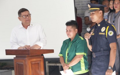<p><strong>UNSUNG HEROES</strong>. Philippine Sports Commission (PSC) chairman William Ramirez (left) recognizes utility worker Marilou Perez and security guard Jonar Masigan for their exemplary acts during the flag-raising ceremony at the PSC ground on Monday (Dec. 16, 2019). Perez and Masigan returned valuable items they found during the recently-concluded 30th Southeast Asian Games. <em>(Photo courtesy of PSC’s Facebook page)</em></p>