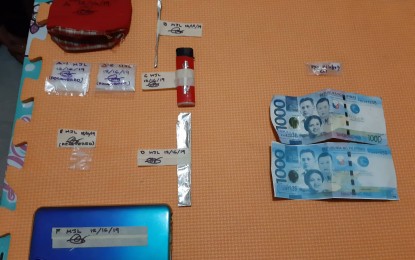 <p><strong>BUSTED</strong>. The Philippine Drug Enforcement Agency Ilocos Regional Office and the Pangasinan Police Provincial Office confiscate 11 grams of suspected shabu in an alleged drug den in Sta. Barbara, Pangasinan Monday (Dec. 16, 2019). The authorities also arrested five persons. <em>(Photo by Ahikam Pasion)</em></p>