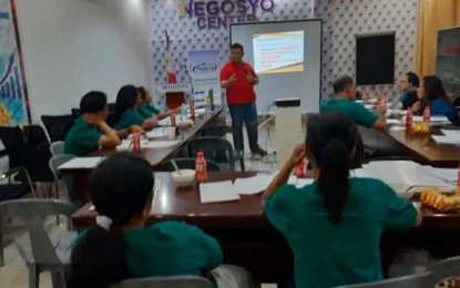 <p><strong>NEGOSYO CENTERS.</strong> The establishment of the Negosyo Centers in Antique province enabled more businessmen to register their businesses with the DTI Antique provincial office. In the photo, micro small and medium entrepreneurs attend DTI briefing on how to apply for their business name registration and avail other services like the Kapatid Mentor Me Program.<em> (PNA photo by Annabel Consuelo J. Petinglay)</em></p>