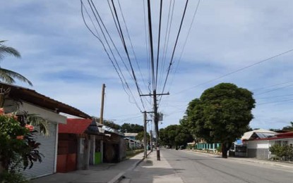 <p><strong>POSTS REMOVAL.</strong> The Antique Electric Cooperative needs PHP17 million to remove the posts affected by the road widening project. A total of 200 posts are set to be removed as these pose danger to commuters, especially at night. (PNA photo by Annabel Consuelo J. Petinglay)</p>