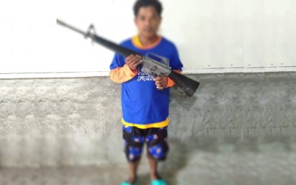 <p><strong>SURRENDER.</strong> Another “aggrieved” member of the New People’s Army (NPA) identified as alias “Gamo” surrenders on Thursday (Dec. 19, 2019) to the Army’s 27th Infantry Battalion in Lake Sebu town, South Cotabato province. The rebel decided to yield following a series of negotiations facilitated by local government officials. <em>(Photo courtesy of the Army’s 27IB)</em></p>