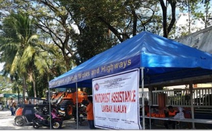 <p><strong>MOTORIST AID PROGRAM.</strong> The Department of Public Works and Highways (DPWH) Regional Office 3 reactivates its motorist assistance program on Friday (Dec. 20, 2019) in anticipation of the increased road use during the holiday season in Central Luzon. Trained technical personnel from the 14 district engineering offices in the region will manage the operation of, and man the stations 24/7 to attend to emergency situations until January 2020. <em>(Photo courtesy of DPWH Region 3)</em></p>