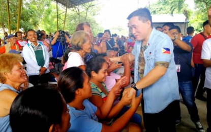 <p><strong>‘BANGON PADADA’.</strong> Senator Christopher Lawrence Go leads the distribution of cash assistance and relief goods in Padada, Davao del Sur on Sunday (Dec. 22, 2019). A total of PHP15 million cash assistance from the Office of the President was also given to the municipalities of Padada (PHP10 million), Hagonoy (PHP3 million) and Sulop (PHP2 million).</p>