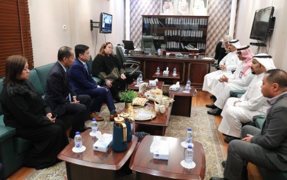 <p>Chief of Presidential Protocol and Presidential Assistant on Foreign Affairs Robert Borje and Foreign Affairs Undersecretary for Migrant Workers’ Affairs Sarah Lou Arriola meet with Saudi Social Welfare Administration (SSWA) Director-General Mohammad Ibrahim Jalal at the Ministry of Labor and Social Development for Makkah Al-Mukarramah Region in Jeddah on December 21, 2019. Arriola sought the assistance of Jalal to help the Philippine government resolve the cases of around 200 distressed Filipinos in Jeddah. <em>(Presidential Photo)</em></p>
<div class="yiv7321508990gmail_quote"> </div>